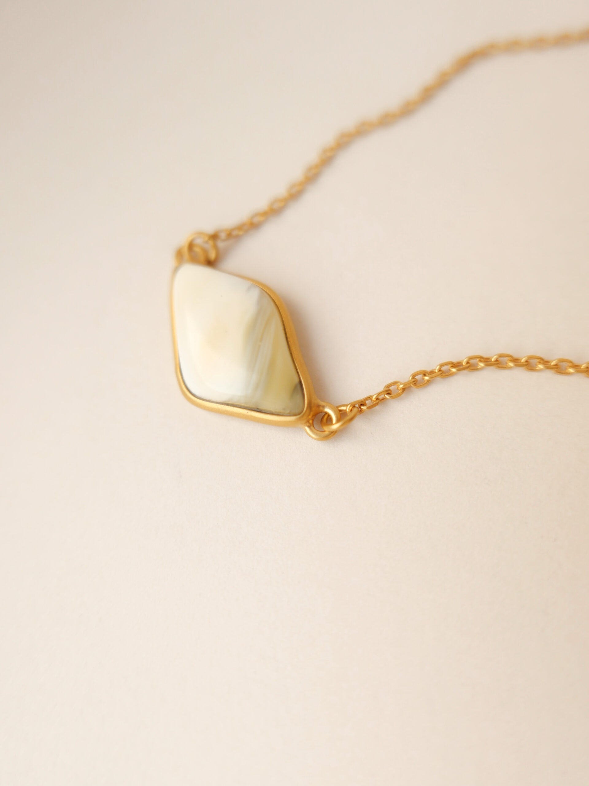 Подвеска с редким пейзажным янтарем на цепочке (41-46см) — изображение 4